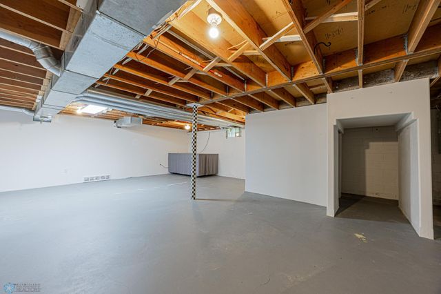 5005 Oakport Street N, Moorhead, MN 56560