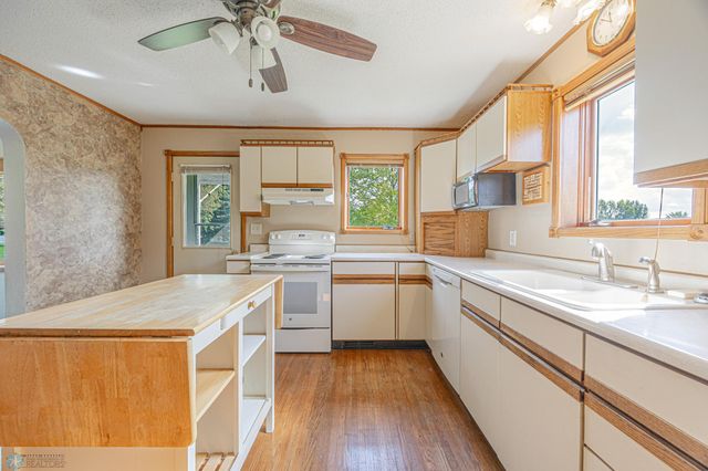 5005 Oakport Street N, Moorhead, MN 56560