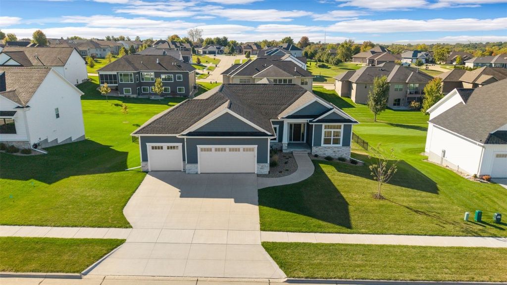 819 Hampshire Circle, Marion, IA 52302