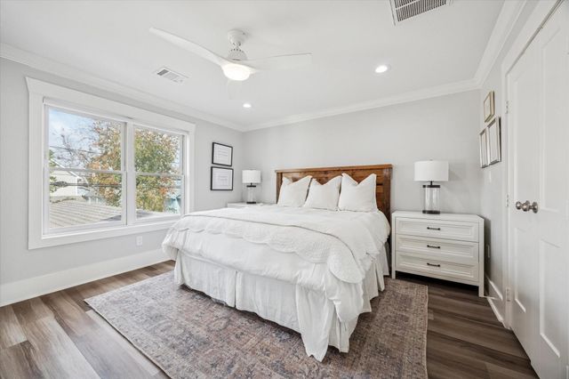 925 E 26th Street, Houston, TX 77009