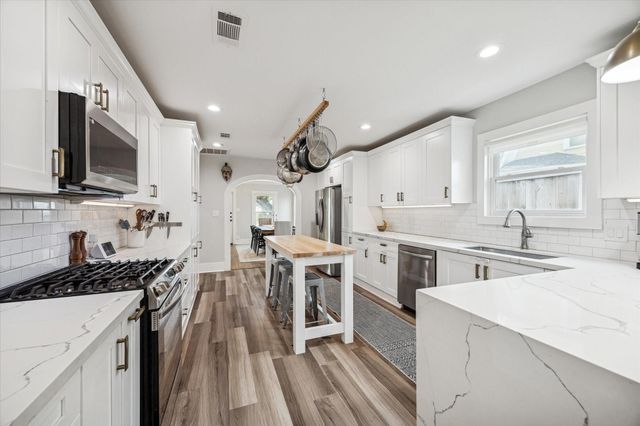 925 E 26th Street, Houston, TX 77009