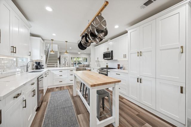 925 E 26th Street, Houston, TX 77009