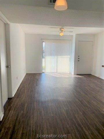 904 University Oaks 137, College Station, TX 77840