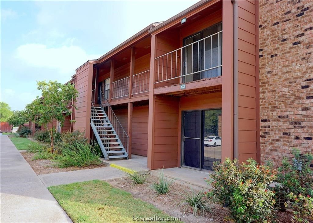 904 University Oaks 137, College Station, TX 77840