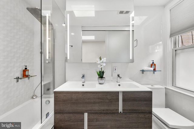 320 G ST SE, Washington, DC 20003