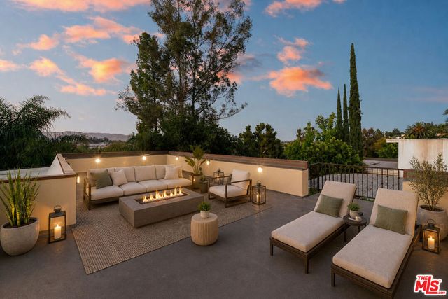 22202 Avenue San Luis, Woodland Hills, CA 91364