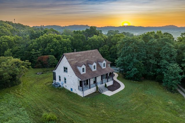 128 Leath Ln, Bethpage, TN 37022