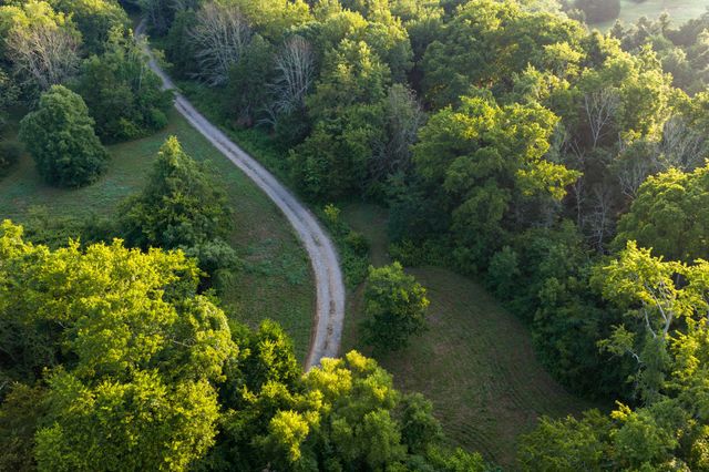 128 Leath Ln, Bethpage, TN 37022