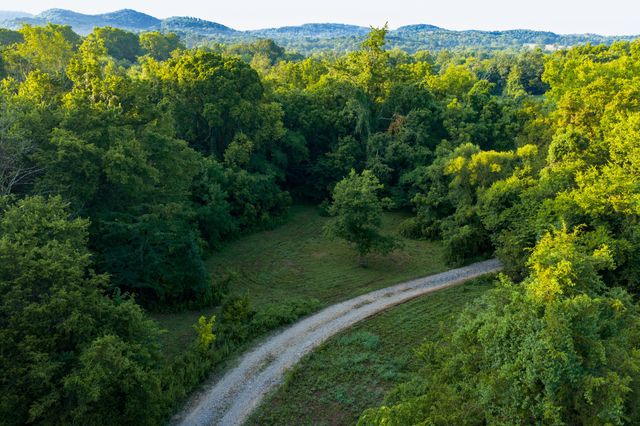 128 Leath Ln, Bethpage, TN 37022