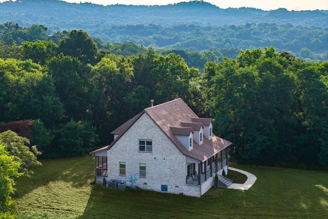 128 Leath Ln, Bethpage, TN 37022