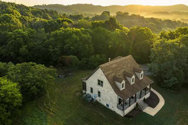 128 Leath Ln, Bethpage, TN 37022