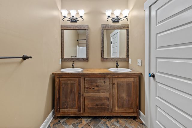 128 Leath Ln, Bethpage, TN 37022
