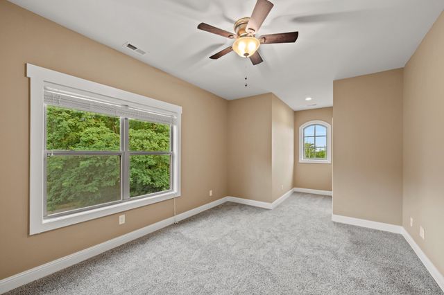 128 Leath Ln, Bethpage, TN 37022