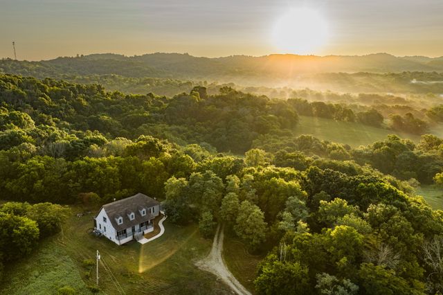 128 Leath Ln, Bethpage, TN 37022