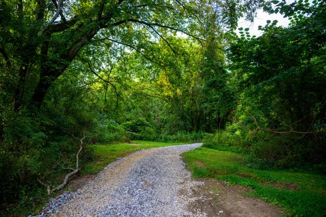 128 Leath Ln, Bethpage, TN 37022