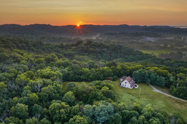 128 Leath Ln, Bethpage, TN 37022