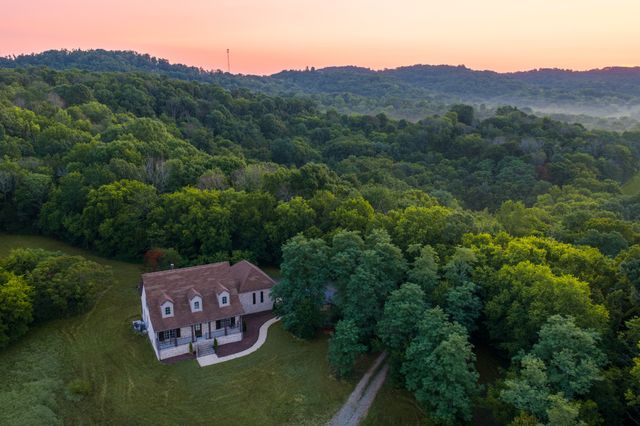 128 Leath Ln, Bethpage, TN 37022