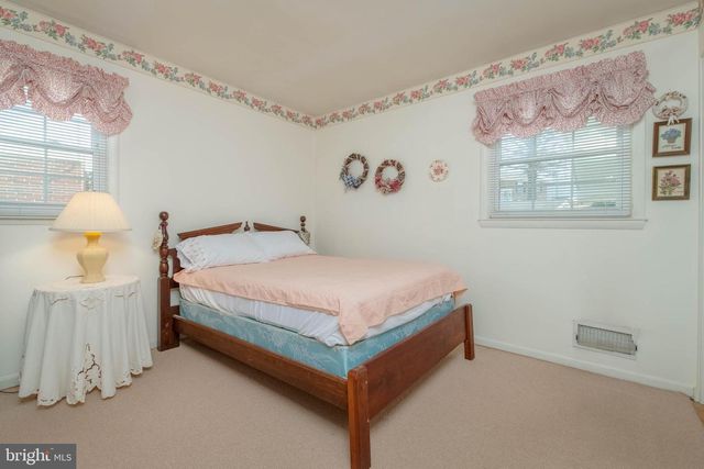 1324 CHAPEL HILL DR, Baltimore, MD 21237