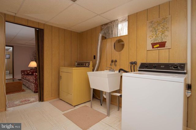 1324 CHAPEL HILL DR, Baltimore, MD 21237