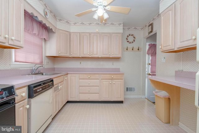 1324 CHAPEL HILL DR, Baltimore, MD 21237