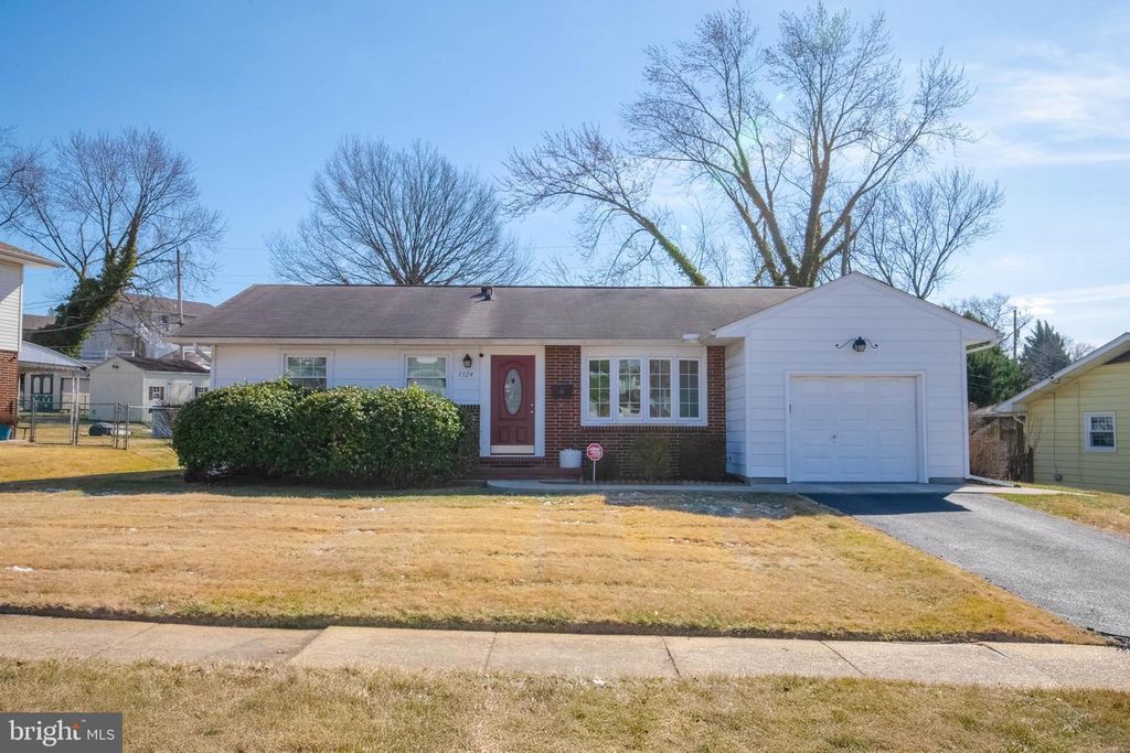 1324 CHAPEL HILL DR, Baltimore, MD 21237