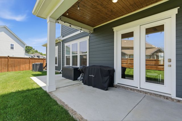 2009 Ellsworth Ln, Arrington, TN 37014