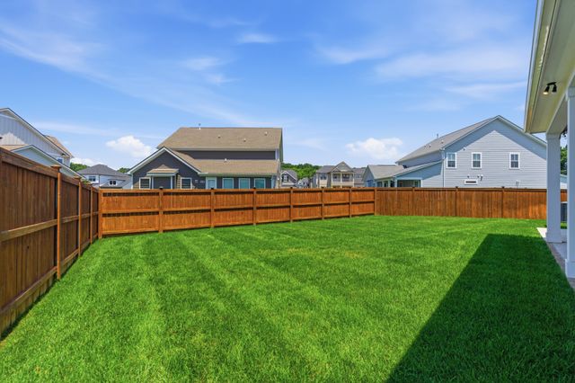 2009 Ellsworth Ln, Arrington, TN 37014