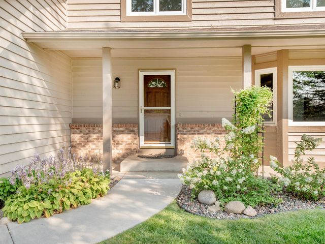 5735 Sycamore Lane N, Plymouth, MN 55442