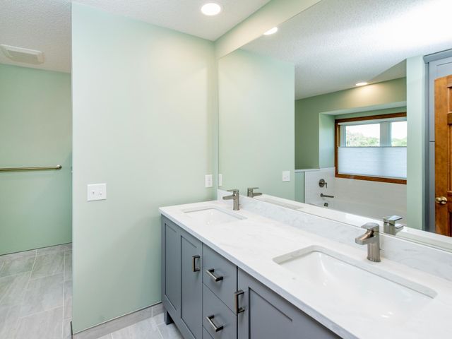 5735 Sycamore Lane N, Plymouth, MN 55442