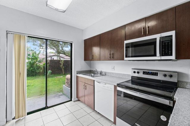 1837 NW 94th Avenue, Coral Springs, FL 33071