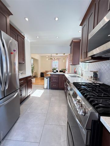 16 Sportsmans Avenue, Freeport, NY 11520