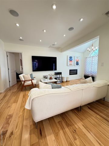 16 Sportsmans Avenue, Freeport, NY 11520