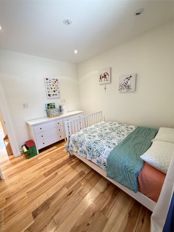 16 Sportsmans Avenue, Freeport, NY 11520