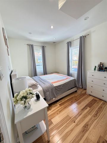 16 Sportsmans Avenue, Freeport, NY 11520