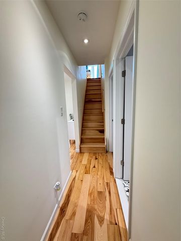 16 Sportsmans Avenue, Freeport, NY 11520