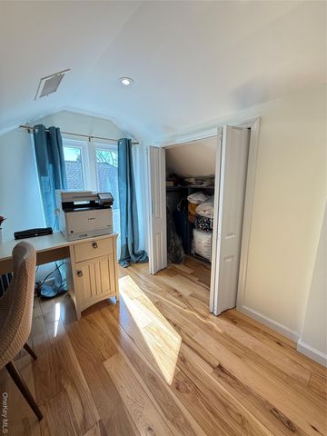 16 Sportsmans Avenue, Freeport, NY 11520