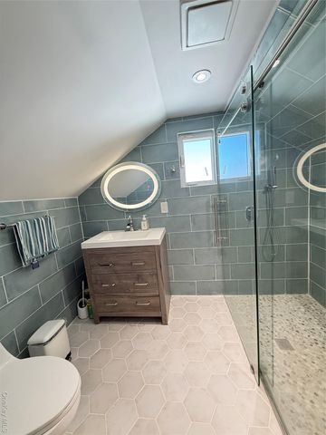 16 Sportsmans Avenue, Freeport, NY 11520