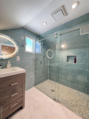 16 Sportsmans Avenue, Freeport, NY 11520