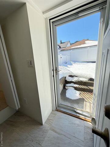 16 Sportsmans Avenue, Freeport, NY 11520