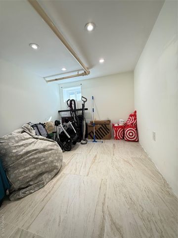 16 Sportsmans Avenue, Freeport, NY 11520