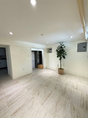 16 Sportsmans Avenue, Freeport, NY 11520