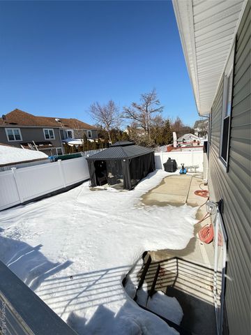 16 Sportsmans Avenue, Freeport, NY 11520