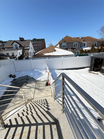 16 Sportsmans Avenue, Freeport, NY 11520