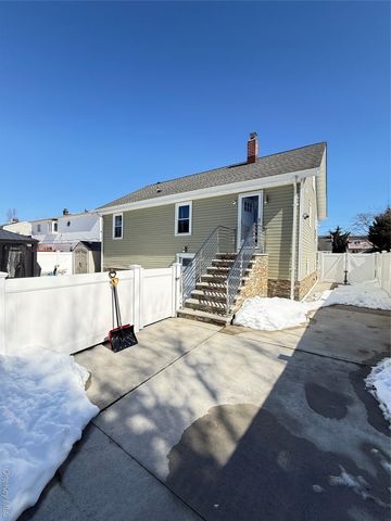 16 Sportsmans Avenue, Freeport, NY 11520