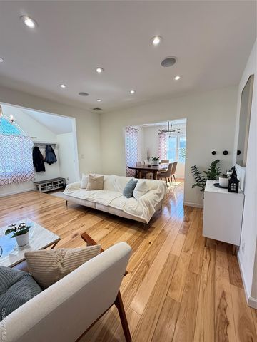 16 Sportsmans Avenue, Freeport, NY 11520