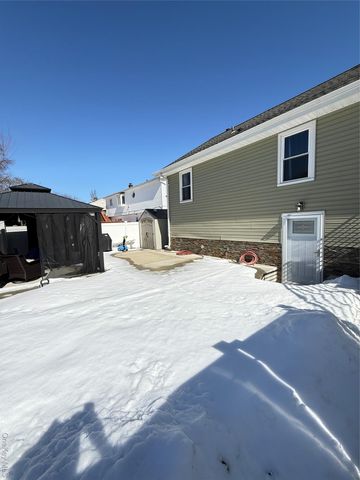 16 Sportsmans Avenue, Freeport, NY 11520