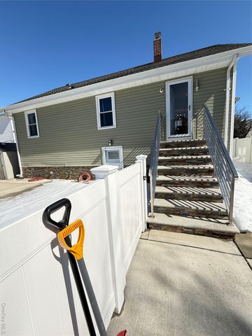 16 Sportsmans Avenue, Freeport, NY 11520