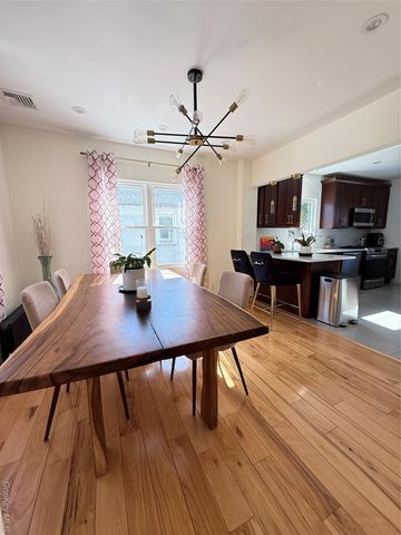 16 Sportsmans Avenue, Freeport, NY 11520