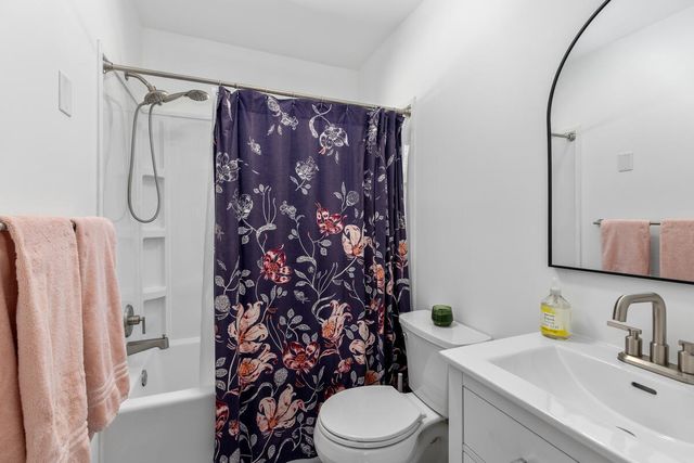525 W 22nd Street, Holland, MI 49423