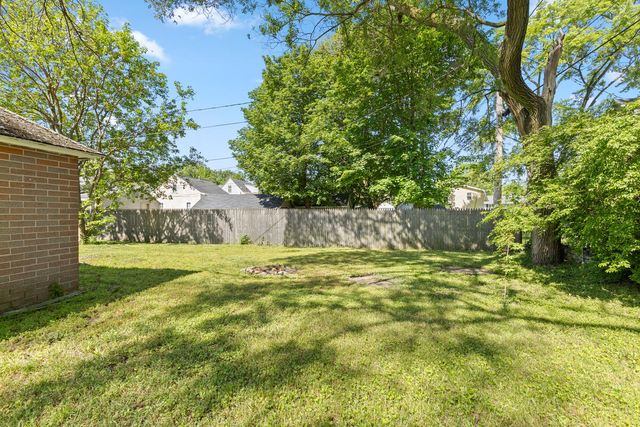 525 W 22nd Street, Holland, MI 49423